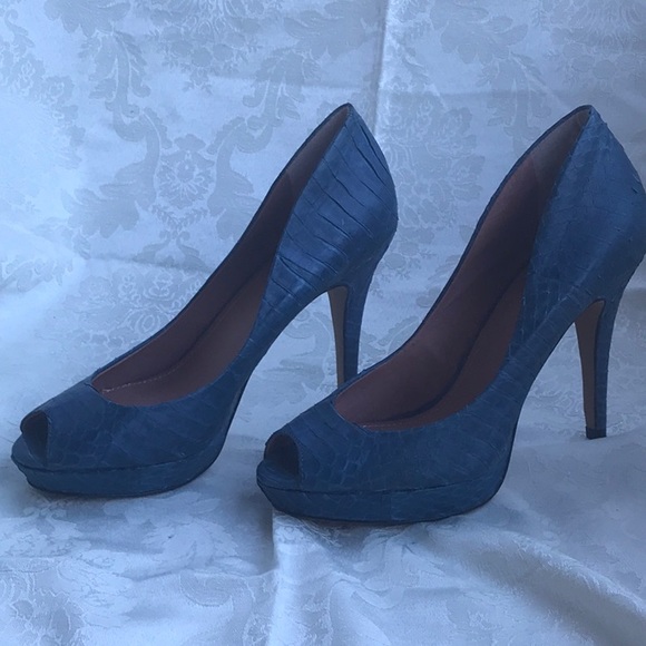 New Vince Camuto textured Leather pumps 8M - Picture 4 of 8